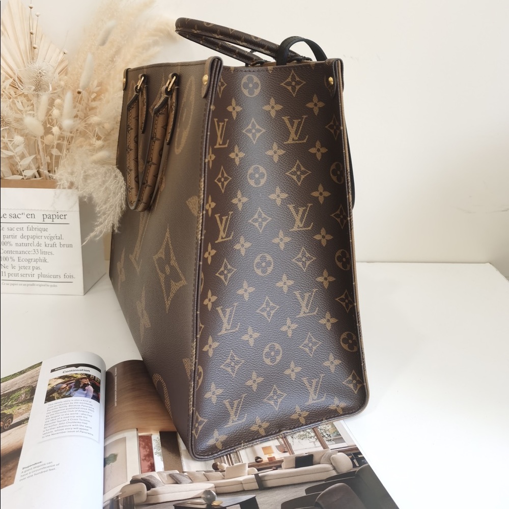 LV Reverse Monogram Onthego GM - Picture 4 of 8
